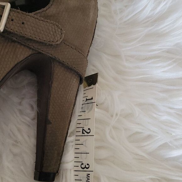 Elizabeth and James High Heels - Picture 9 of 13